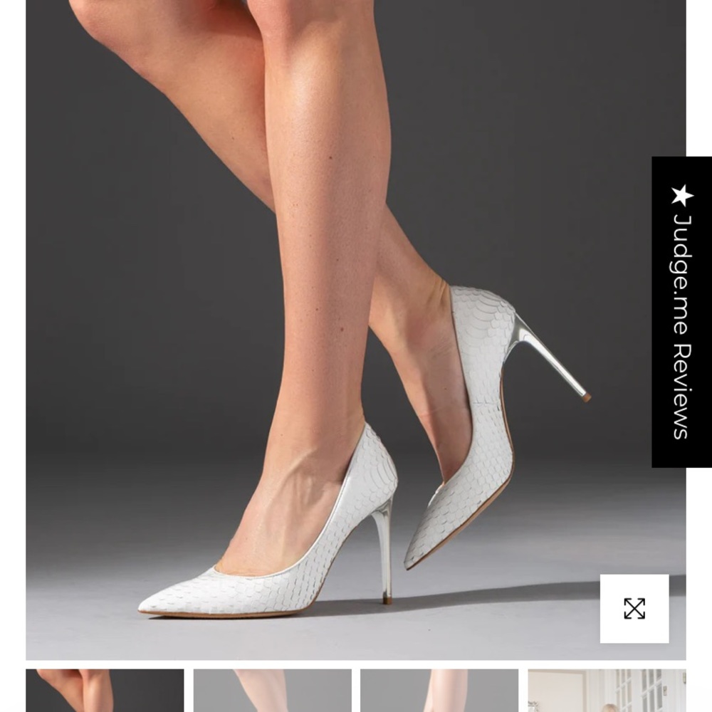 Cynthia Richards white pumps.  Barely worn, EUC.  Beautiful shoes!